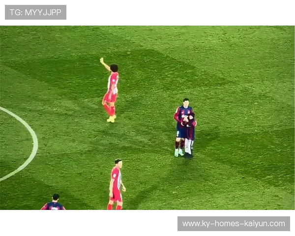 足球球迷冲进赛场拥抱偶像 足球球迷冲进赛场拥抱偶像