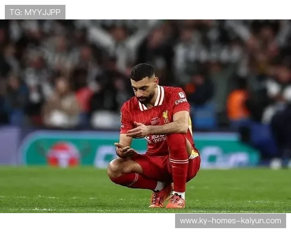 利物浦边路快速渗透，萨拉赫禁区内推射